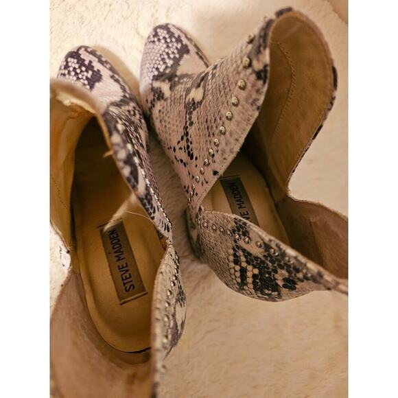 Steve Madden Rockstar SnakeSkin Ankle boots. 9M. Studded accents. Stylish.Unique - Picture 9 of 13